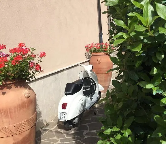 ベッド・アンド・ブレックファスト Casina Dei Marsi 3*